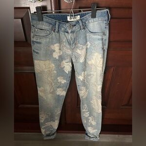 Jeans- embroidered flowers. Soft and super comfortable. Perfect condition